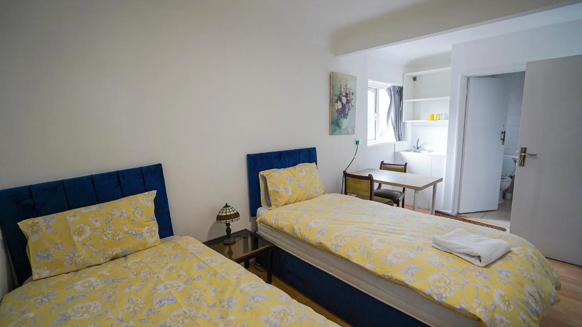 Holiday home 3Br Home Near Hounslow West Tube Station By Easy 2 Manage Cranford